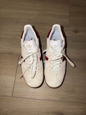 adidas gazelle Cream Sneakers with Burgundy Stripes